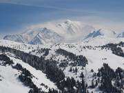 The slopes of Espace Diamant repeatedly offer fantastic views of Mont Blanc.