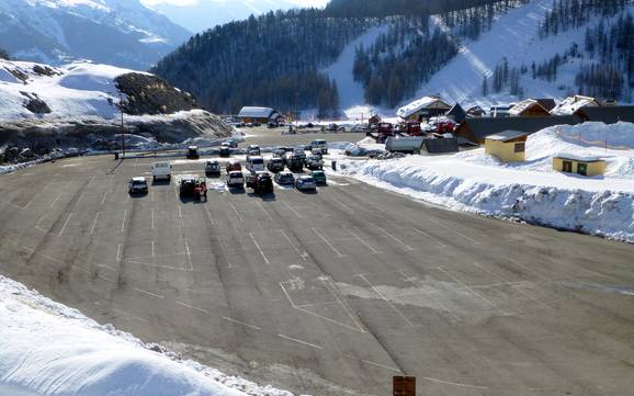 Vallée de la Tinée: access to ski resorts and parking at ski resorts – Access, Parking Auron (Saint-Etienne-de-Tinée)