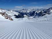 Very well-groomed slopes at the Stubai Glacier