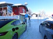 Charging station for electric vehicles