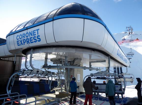 Coronet Express - Combined installation (6 pers. chair and 8 pers. gondola)