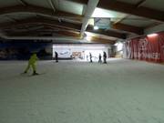 Counter slope in the lower part of the ski hall