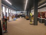 Well-maintained ski rental at the valley station