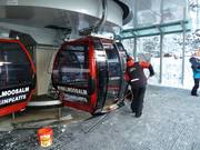 Daily cleaning of the Seegatterl gondolas