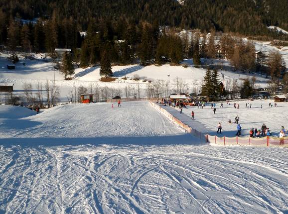 Wide and easy slope to the valley station