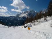Snowmaking with lances in Alta Badia