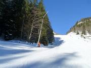 Snowmaking with snow lances on the Wurzerabfahrt slope