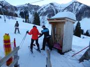 At the platter lift, the bar is handed to you.