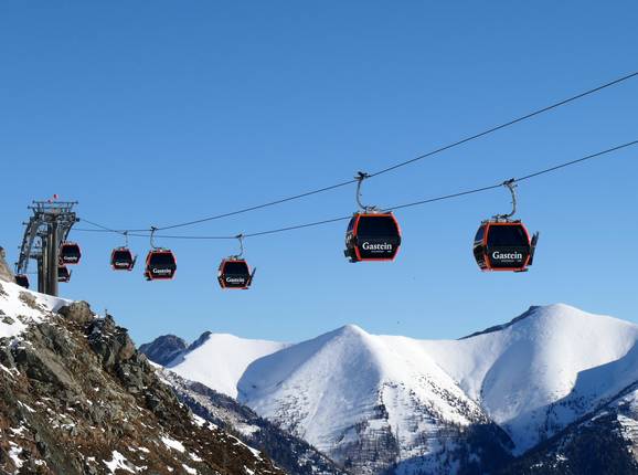Schlossalmbahn II - 10pers. Gondola lift (monocable circulating ropeway)