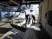 Special attention is given to small children and assistance is provided when getting on.