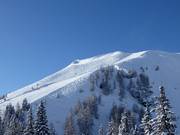 Snow-covered and groomed ski route Osthang at Hauser Kaibling