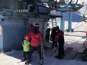 Assistance with boarding at the chairlift