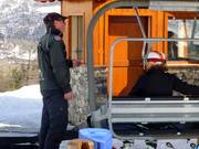 Assistance with boarding at the chairlift