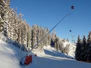 Snowmaking with snow lances on the valley run