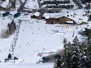 Beginner area at the valley station with conveyor belts and easy slopes