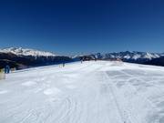 Practice slope with conveyor belt at the mid-station