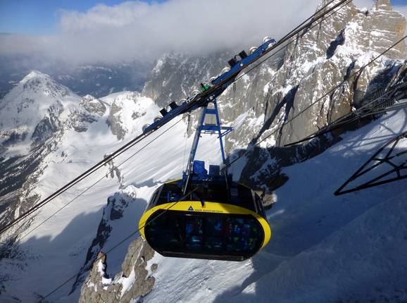 A fascinating lift: the Dachstein-Südwand panorama gondola lift!