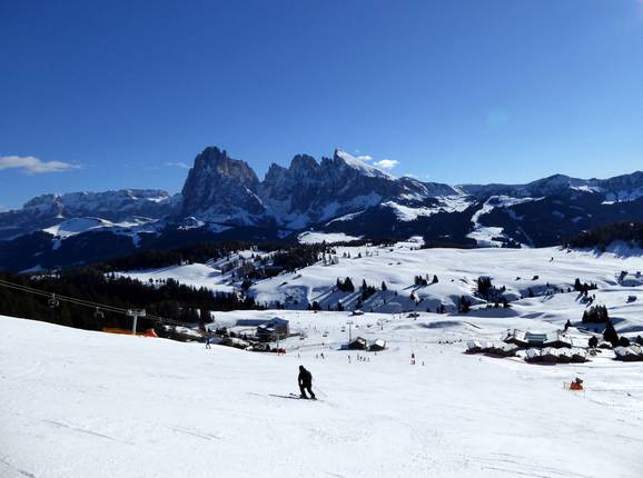 Beautiful panoramic view of the Alpe di Siusi (Seiser Alm) at the Mezdi chairlift