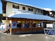 Well-maintained ticket area at the Stümpflingbahn