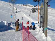 At the platter lift, the bar is handed to you.