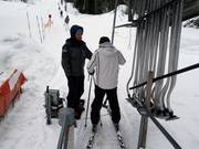 Assistance when getting on the platter lift