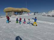 Children's ski lesson on the Tschuggen