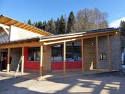 Well-maintained ticket area Tablat