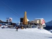 Après-ski at the umbrella bar at Brüggastuba