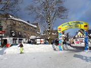 The Altastenberg ski school has its base right in the center of the village.
