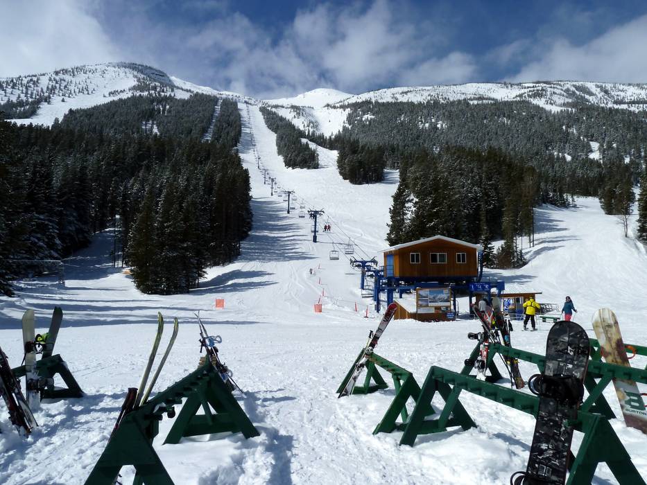 Castle mountain outlet ski resort