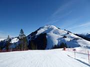 Slope Kleine Salve in Itter with a view of the Hohe Salve