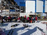 The mobile ice cube bar at the Fernau mid-station