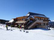 Hiasl Zirbenhütte: Mountain huts, holiday apartments, and double rooms right on the slope