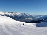Intermediate Pleisen run with a view of Innsbruck