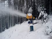 Snowmaking on the valley run to Sölden