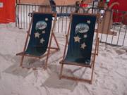 Deck chairs invite you to après-ski in the ski hall.
