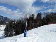 Snow production with snow guns at the Tirolina ski resort