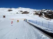 Practice slope with conveyor belt at the mid-station