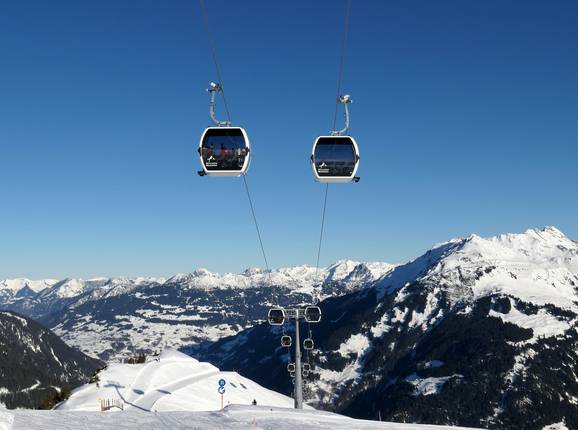 Valisera Bahn II - 10pers. Gondola lift with seat heating (monocable circulating ropeway)