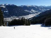 Slope to the mid-station and valley station of the Spieljochbahn