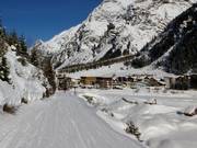 Ski path in winter from the base station of the Pitztaler Gletscherbahn lift to Mandarfen