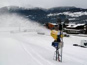 Snowmaking down to the valley