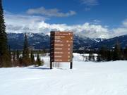 Slope signage in the Kicking Horse ski area
