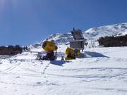 Snow cannons at the Unterratlift