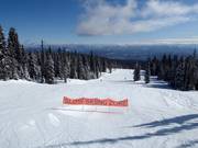 Easy and wide slope for slow skiing