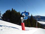 Efficient snow cannons in the ski resort of Les Angles