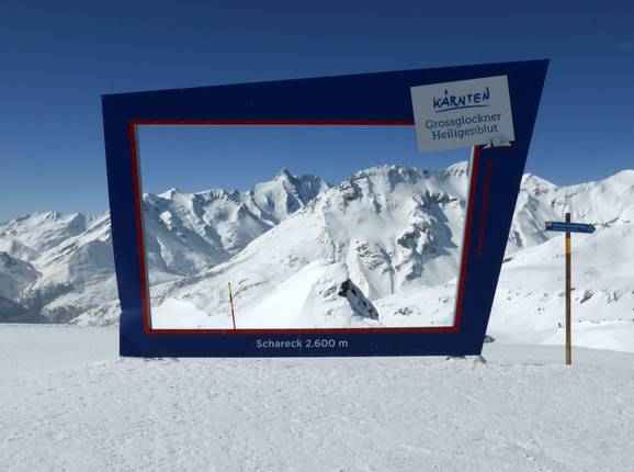 Photo opportunity on the Schareck at 2,600 m with the Großglockner