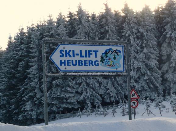 Signs to the Heuberg ski lift