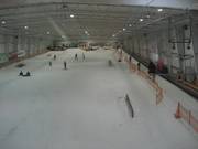 Overview of the entire indoor ski hall