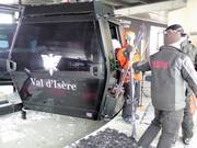 Assistance when boarding the gondola lift